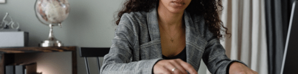 female_accountant_automating_her_accounting